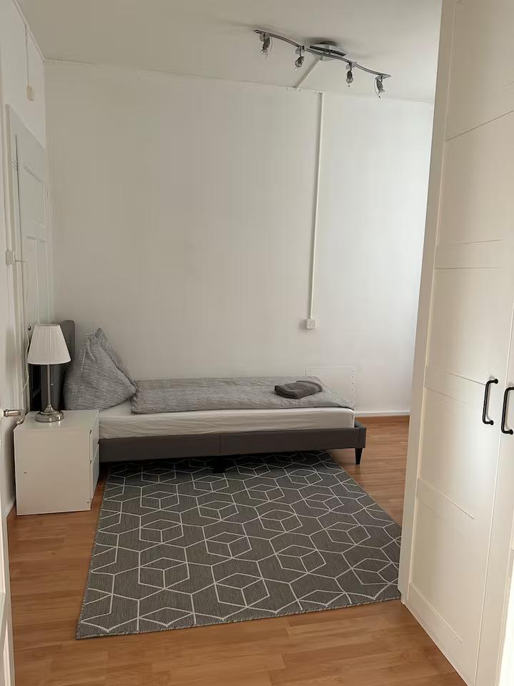 Schulstrasse 1