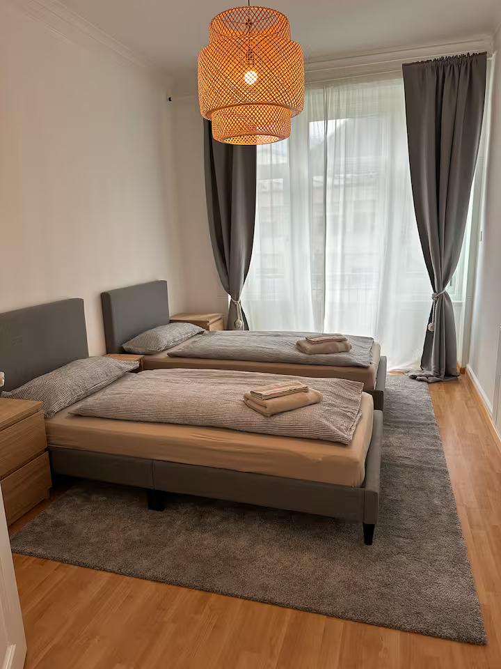 Schulstrasse 1