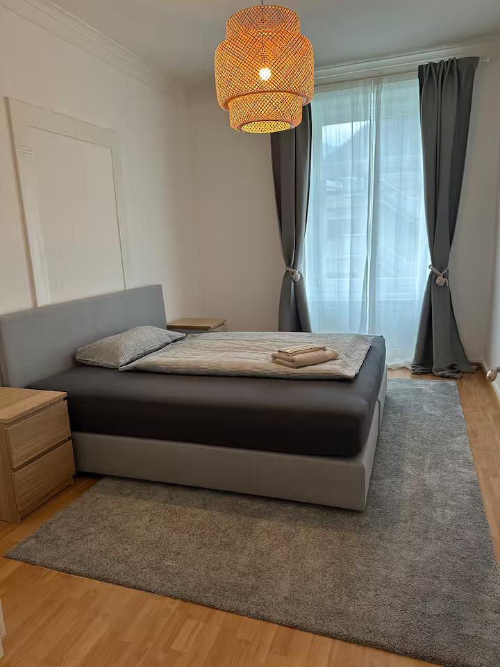 Schulstrasse 1