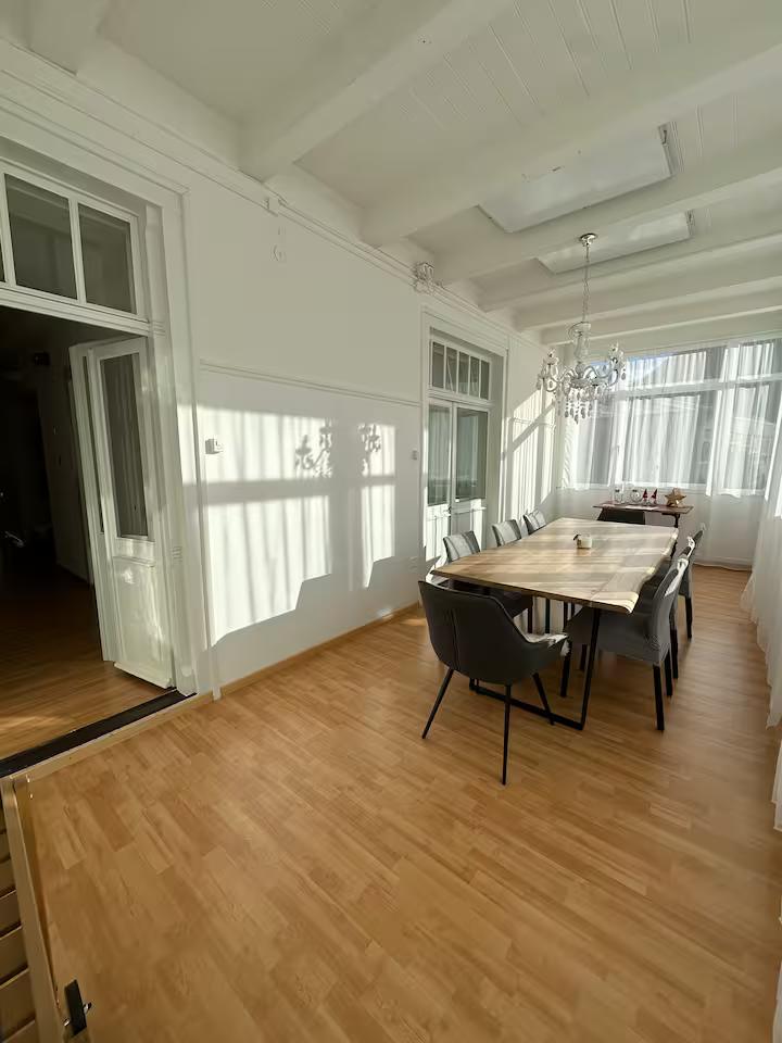 Schulstrasse 1