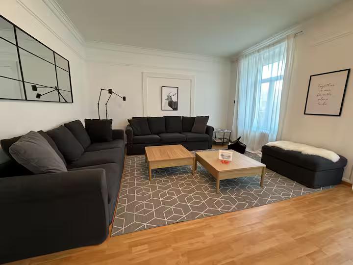 Schulstrasse 1