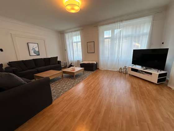 Schulstrasse 1