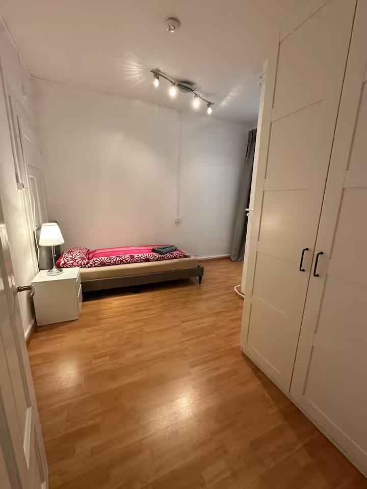 Schulstrasse 1